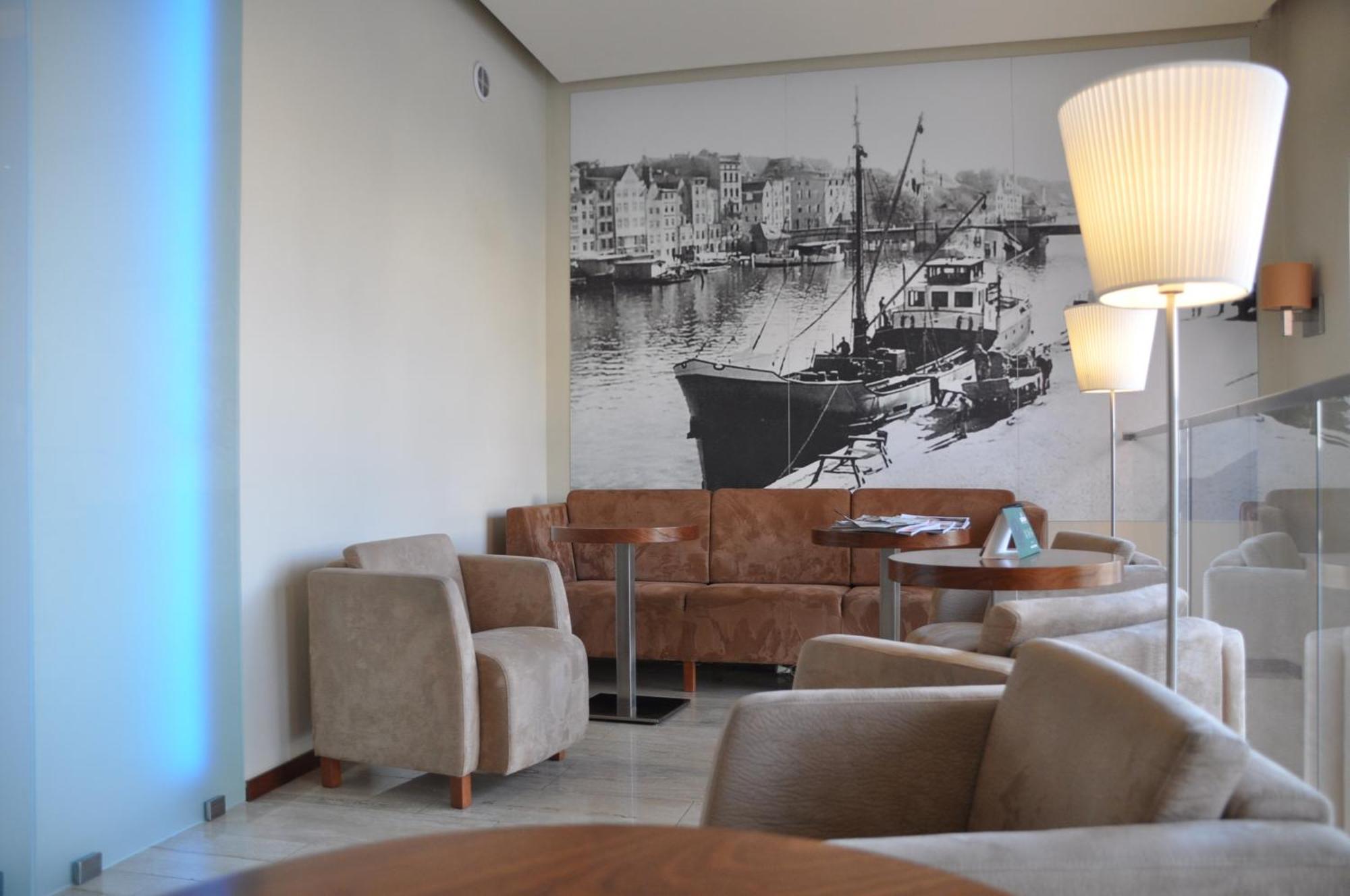 Hotel Atrium Елблаг Екстериор снимка