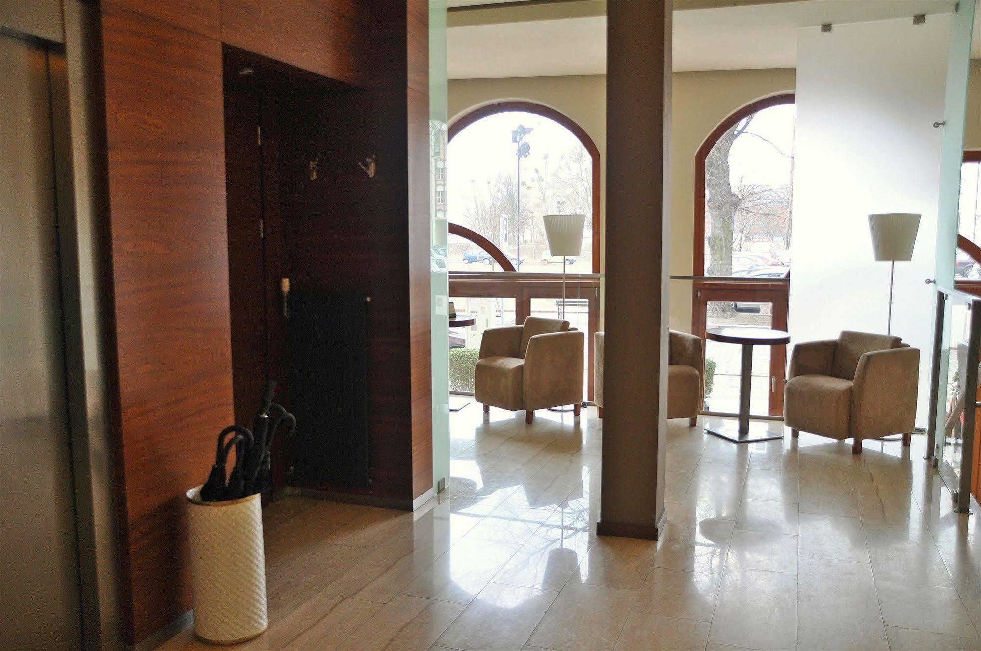 Hotel Atrium Елблаг Екстериор снимка